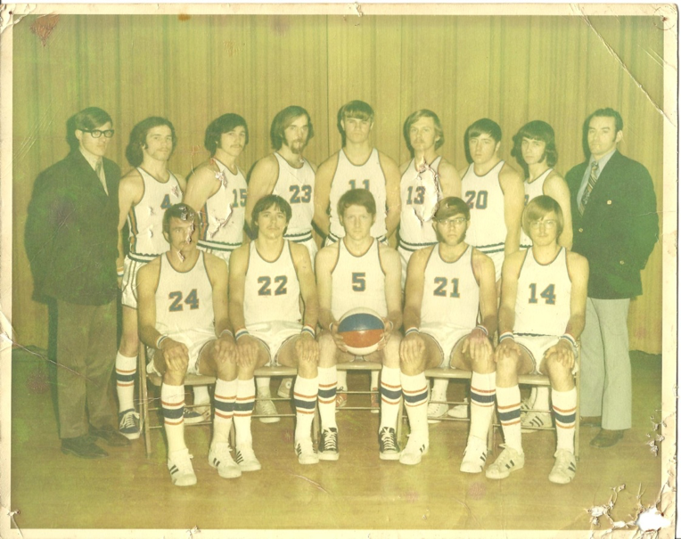 1972-73 Men's basketball team.