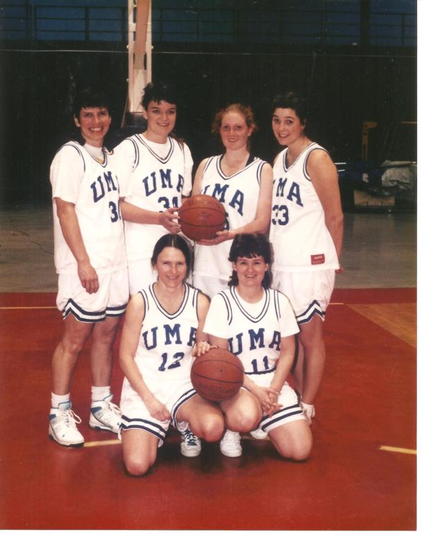 1994-95 Women's Basketball Team.